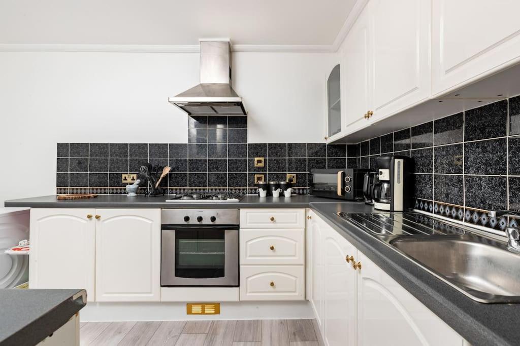 One Bedroom Duplex Apartment Located In Cowley. Оксфорд Экстерьер фото