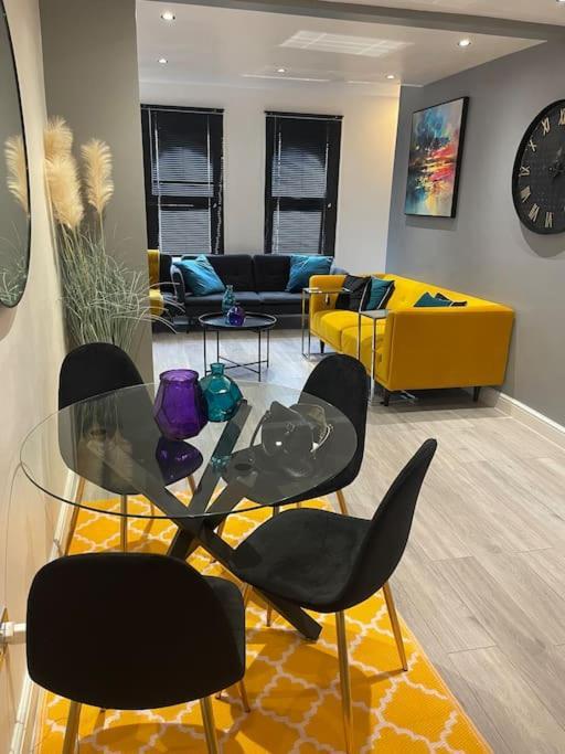 One Bedroom Duplex Apartment Located In Cowley. Оксфорд Экстерьер фото